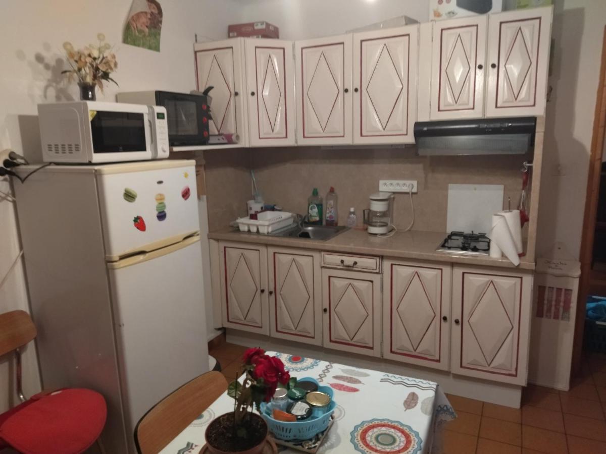 F1 Chambre Et Cuisine Reynès Exteriér fotografie